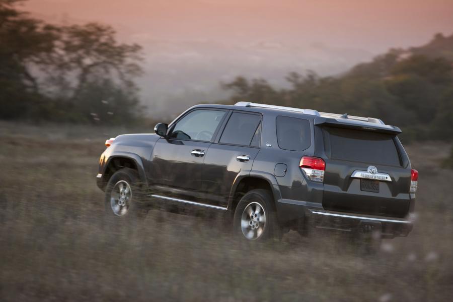  Toyota 4Runner 2010 года  (фото 49 из 84)